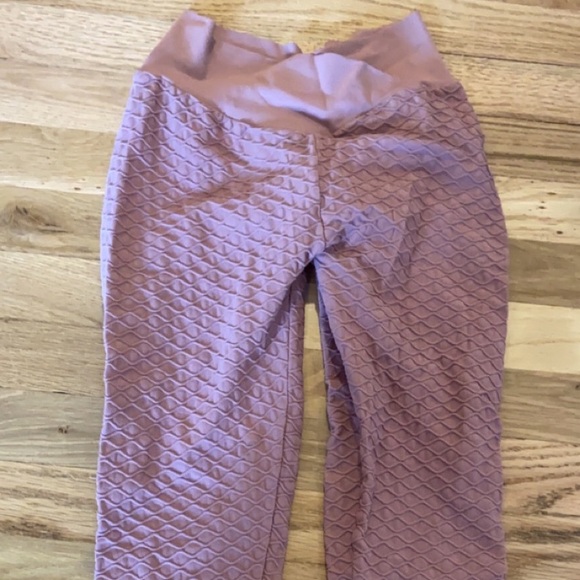 mini beast full length, scrunch butt, V cut in front - Picture 2 of 2